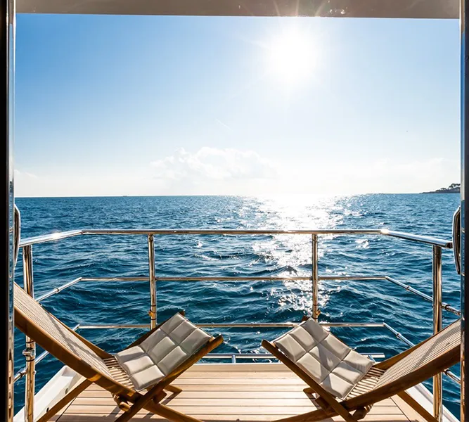 Gulf Craft yacht stern balcony with super marine stainless steel oval tube railings
