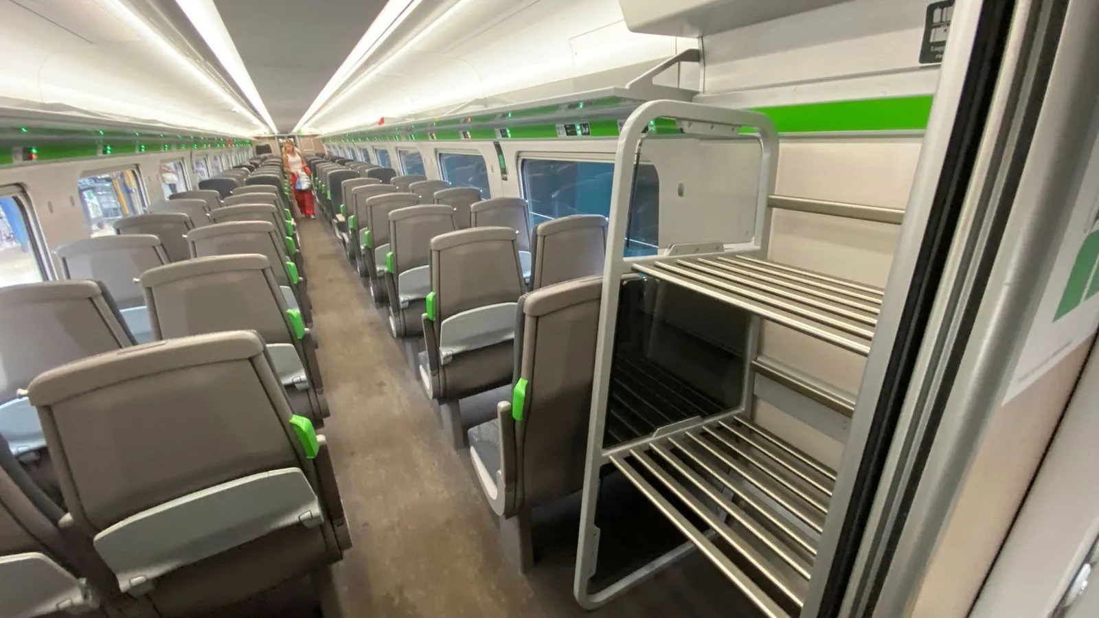 Flat sided stainless steel oval tube being used for luggage racks on Hitachi GWR Class 800/802 trains